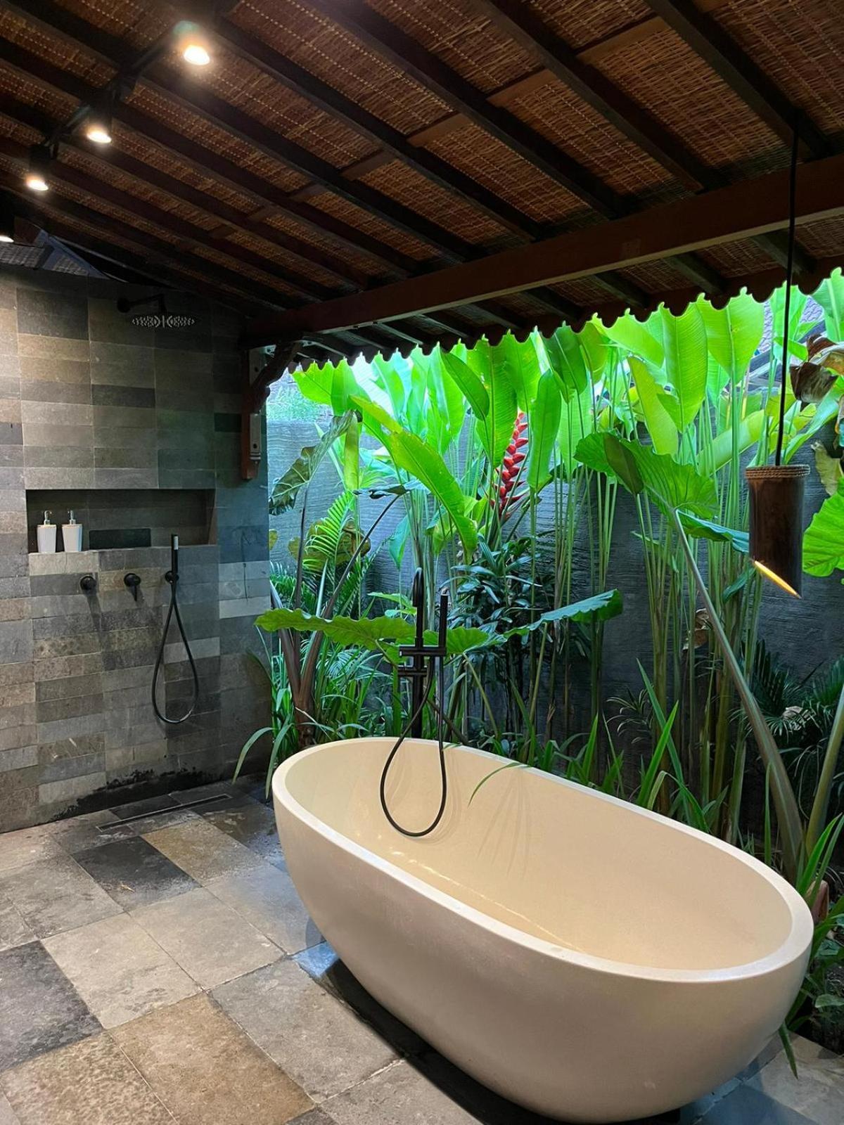 Kaiwatu House Hébergement de vacances